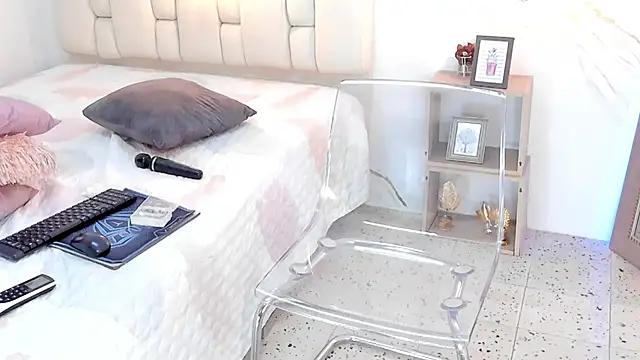 IsiisLovei online show from March 2025 06:23:01 PM