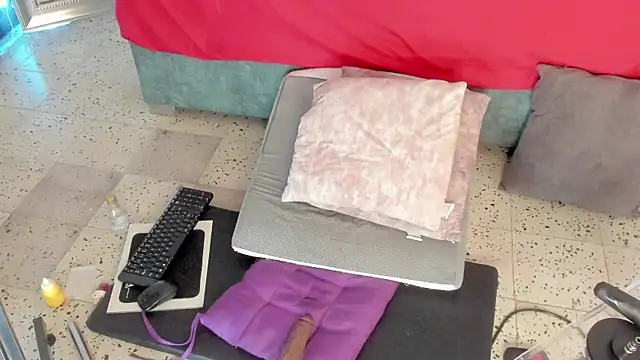 IsiisLovei online show from April 2026 02:40:02 PM