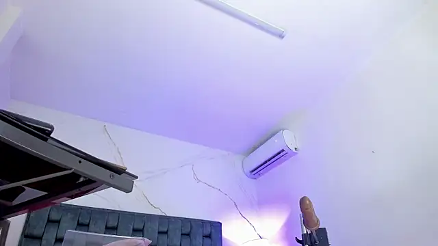 IsiisLovei online show from November 2025 02:43:01 PM