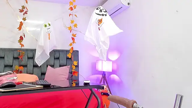 IsiisLovei online show from October 2025 02:47:02 PM