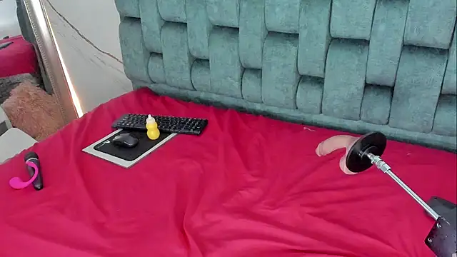 IsiisLovei online show from February 2026 02:51:01 PM