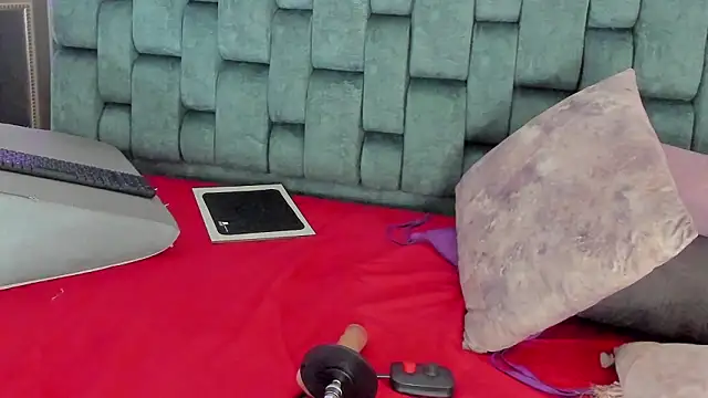 IsiisLovei online show from February 2026 02:50:02 PM