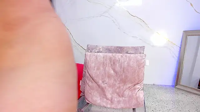 IsiisLovei online show from November 2025 02:06:01 PM