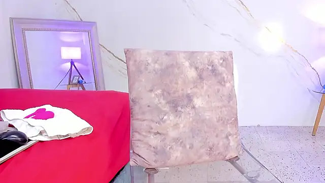 IsiisLovei online show from November 2025 02:32:02 PM