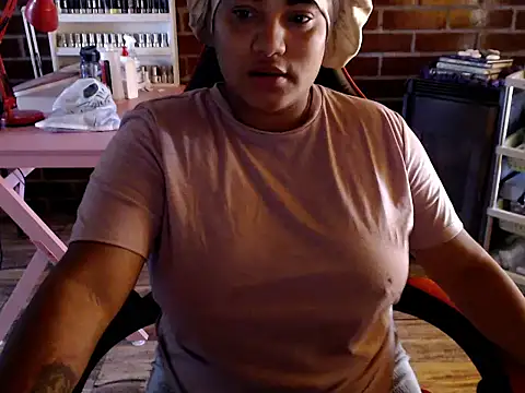 Hilarybunnyy online show from March 2026 05:16:01 PM