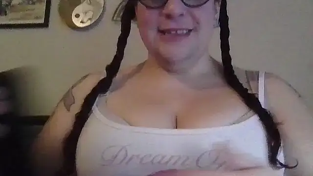 Snapshot of GothyBaby chatting on January 2025 10:22:01 PM GothyBaby online show from January 2025 10:22:01 PM