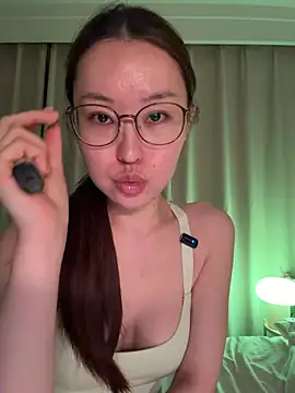 Snapshot of sphynx-_- chatting on November 2025 01:04:02 PM sphynx- - online show from November 2025 01:04:02 PM