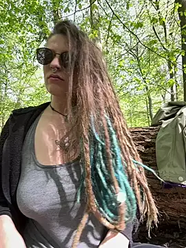 MenaDreadfull online show from April 2026 01:18:02 PM