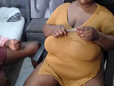Snapshot of ebonybbwcouples chatting on September 2025 01:15:01 AM ebonybbwcouples online show from September 2025 01:15:01 AM