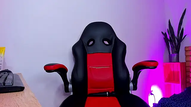 Snapshot of MaryJaneDove chatting on February 2025 08:11:02 AM MaryJaneDove online show from February 2025 08:11:02 AM