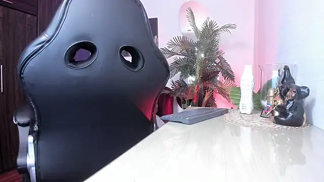 Amaia Bushida online show from April 2026 12:01:01 AM