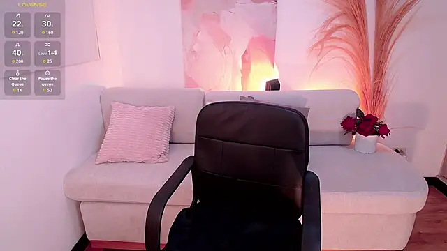 Snapshot of VictoriaLeia chatting on October 2025 11:28:02 PM VictoriaLeia online show from October 2025 11:28:02 PM