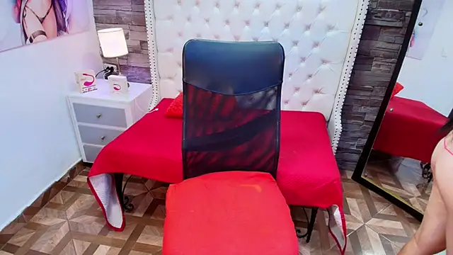 TRINY TS online show from October 2025 09:32:02 PM