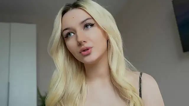 CatchMe1 online show from May 2026 01:36:01 PM