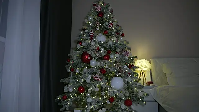 CatchMe1 online show from November 2025 05:56:02 PM