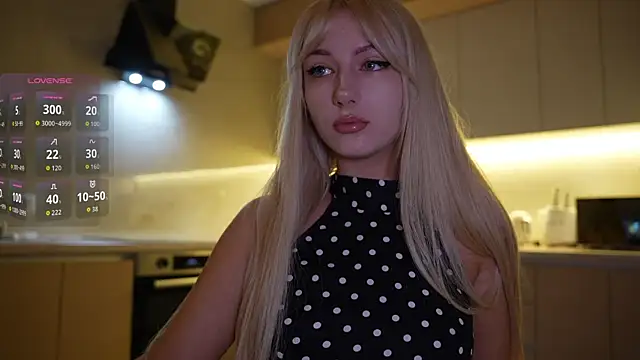 CatchMe1 online show from November 2025 06:46:02 PM