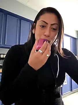 Snapshot of Nikkierosee chatting on March 2026 03:08:02 PM Nikkierosee online show from March 2026 03:08:02 PM