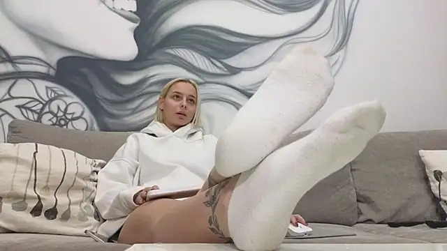 Scout Avrora online show from November 2025 03:27:01 PM