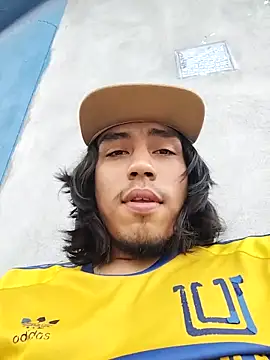 AlexAlejandro13 online show from April 2026 09:54:01 PM