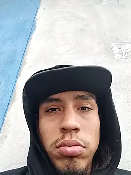 AlexAlejandro13 online show from April 2026 10:11:02 PM