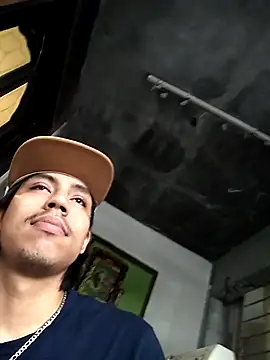 AlexAlejandro13 online show from September 2025 11:26:01 PM