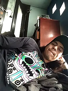 AlexAlejandro13 online show from January 2026 06:58:01 PM