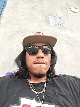 AlexAlejandro13 online show from April 2026 11:12:01 PM