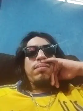 AlexAlejandro13 online show from April 2026 10:32:02 PM