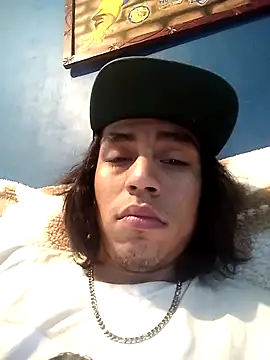 AlexAlejandro13 online show from February 2026 05:37:02 PM