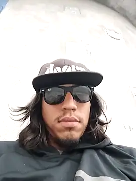 AlexAlejandro13 online show from April 2026 12:23:01 AM