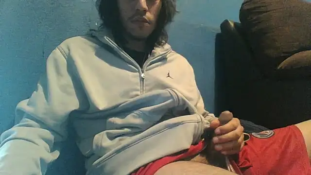 AlexAlejandro13 online show from December 2025 10:23:01 PM