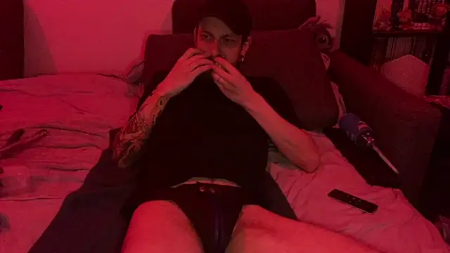 MadArzh online show from January 2025 12:44:02 PM