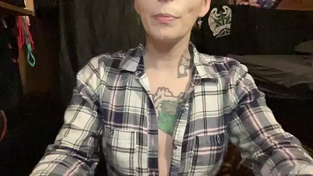 Snapshot of TeenyDoll chatting on November 2025 03:33:02 AM TeenyDoll online show from November 2025 03:33:02 AM