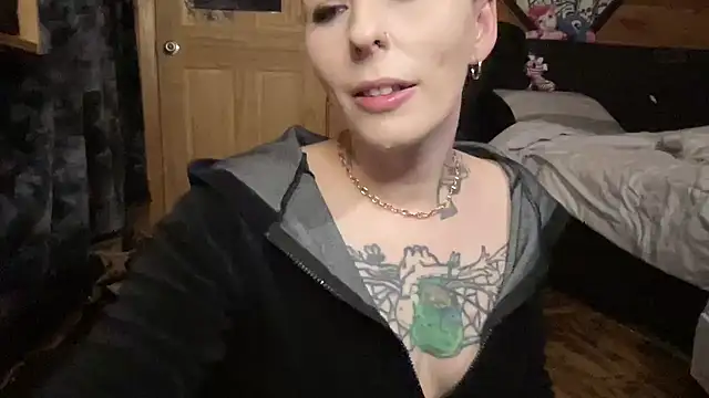 Snapshot of TeenyDoll chatting on May 2026 02:52:01 AM TeenyDoll online show from May 2026 02:52:01 AM
