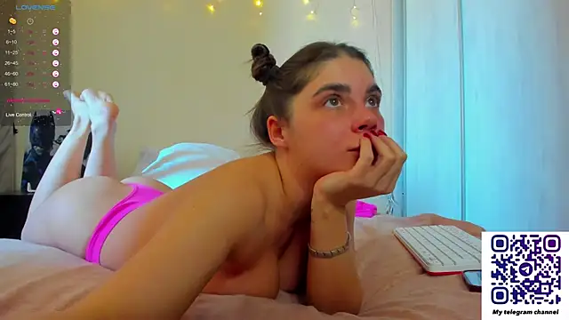 Snapshot of Bella_Foryou chatting on March 2025 03:59:02 AM Bella Foryou online show from March 2025 03:59:02 AM