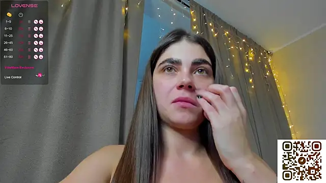 Snapshot of Bella_Foryou chatting on October 2025 02:01:01 AM Bella Foryou online show from October 2025 02:01:01 AM