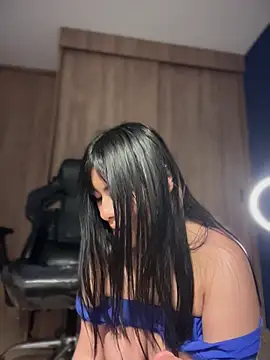 Roxxannne online show from March 2026 09:16:01 PM