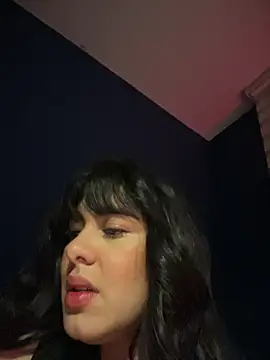 Roxxannne online show from December 2025 09:43:01 PM