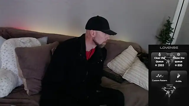 MaxRouger online show from December 2025 07:55:02 PM