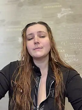 CandyShoopp online show from April 2026 07:04:01 AM