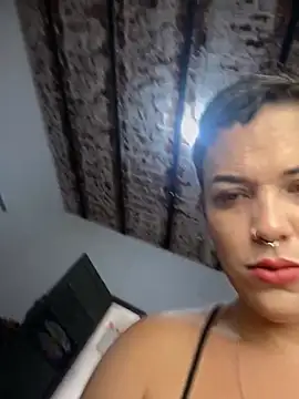 Snapshot of Alicbranca chatting on May 2026 05:23:02 PM Alicbranca online show from May 2026 05:23:02 PM