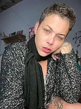 Snapshot of Alicbranca chatting on May 2026 02:20:01 PM Alicbranca online show from May 2026 02:20:01 PM