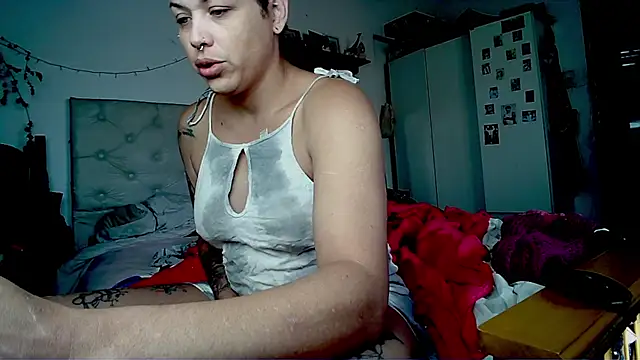 Snapshot of Alicbranca chatting on May 2026 02:52:01 PM Alicbranca online show from May 2026 02:52:01 PM