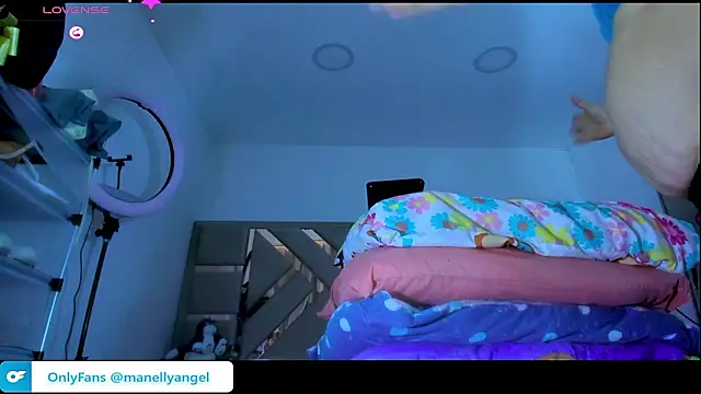 ashelydainii online show from February 2026 09:15:01 PM