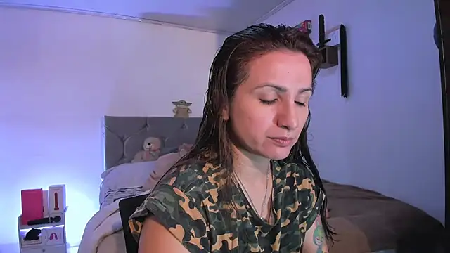 vanessabrown  online show from March 2026 01:04:01 PM