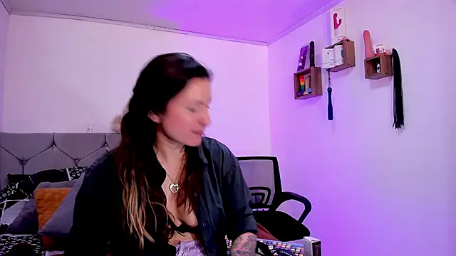 vanessabrown  online show from October 2025 01:56:02 PM
