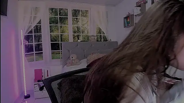 vanessabrown  online show from April 2026 12:56:01 PM