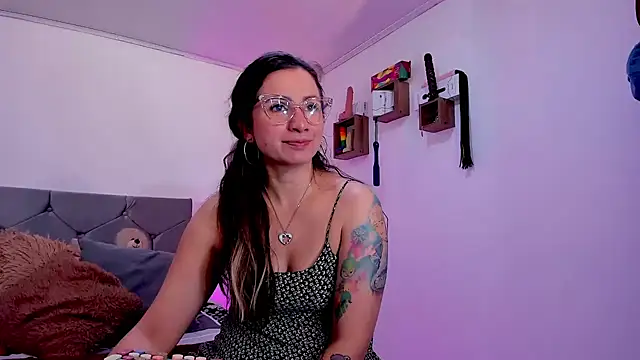 vanessabrown  online show from November 2025 03:56:01 PM