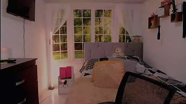 vanessabrown  online show from May 2026 08:20:01 PM