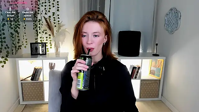 Snapshot of Salme_Sweet chatting on October 2025 09:45:01 PM Salme Sweet online show from October 2025 09:45:01 PM